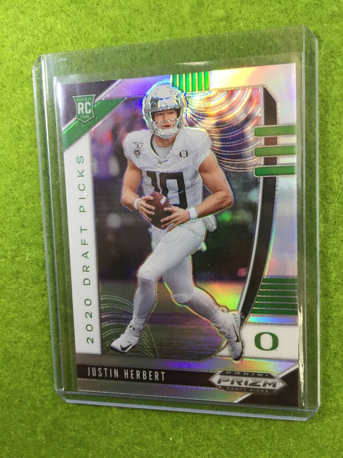 JUSTIN HERBERT SILVER PRIZM ROOKIE CARD JERSEY #10 OREGON 2020 Prizm LA CHARGERS