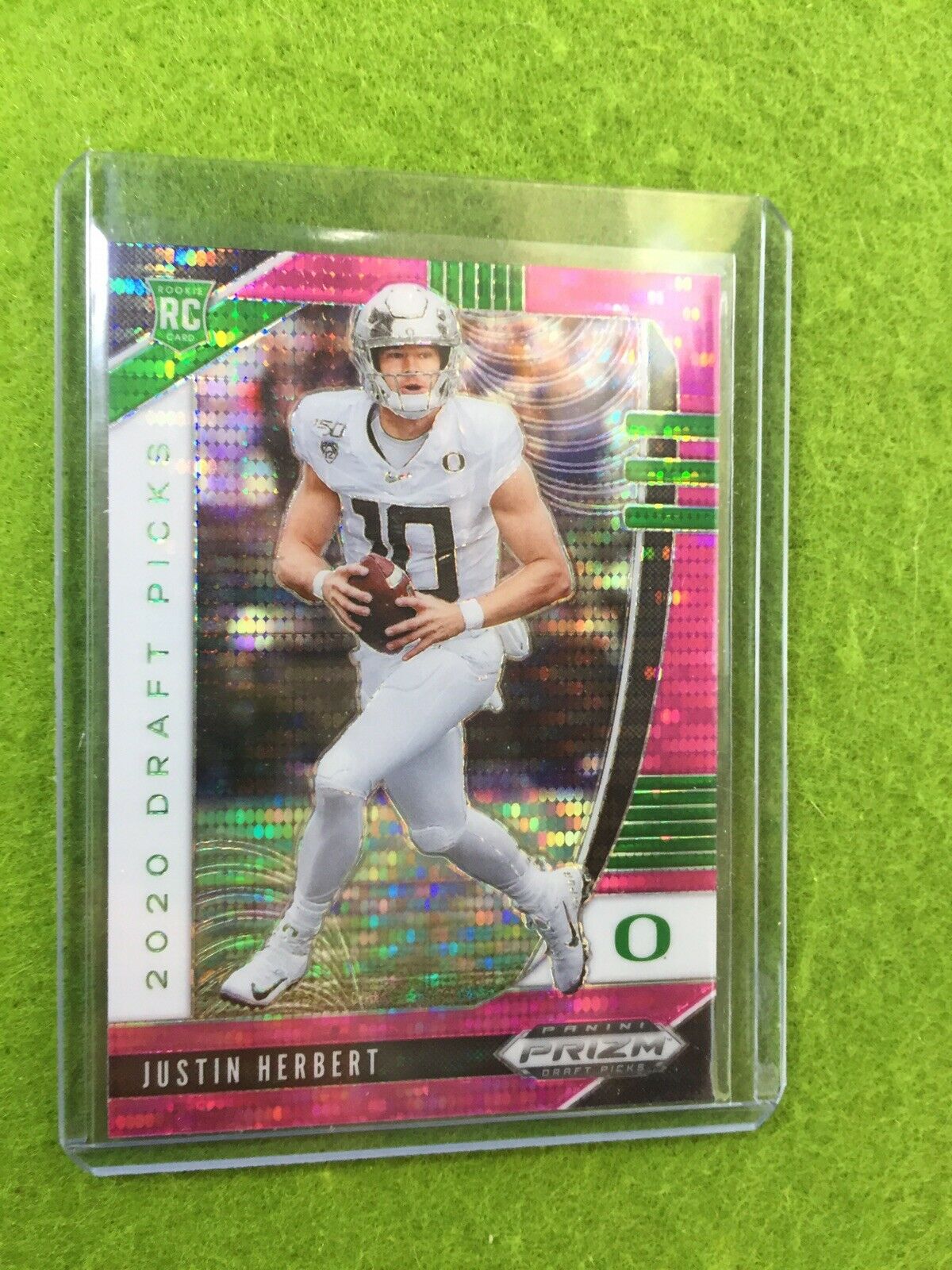 JUSTIN HERBERT PINK PULSAR PRIZM ROOKIE CARD JERSEY #10 Oregon Ducks 2020 Prizm