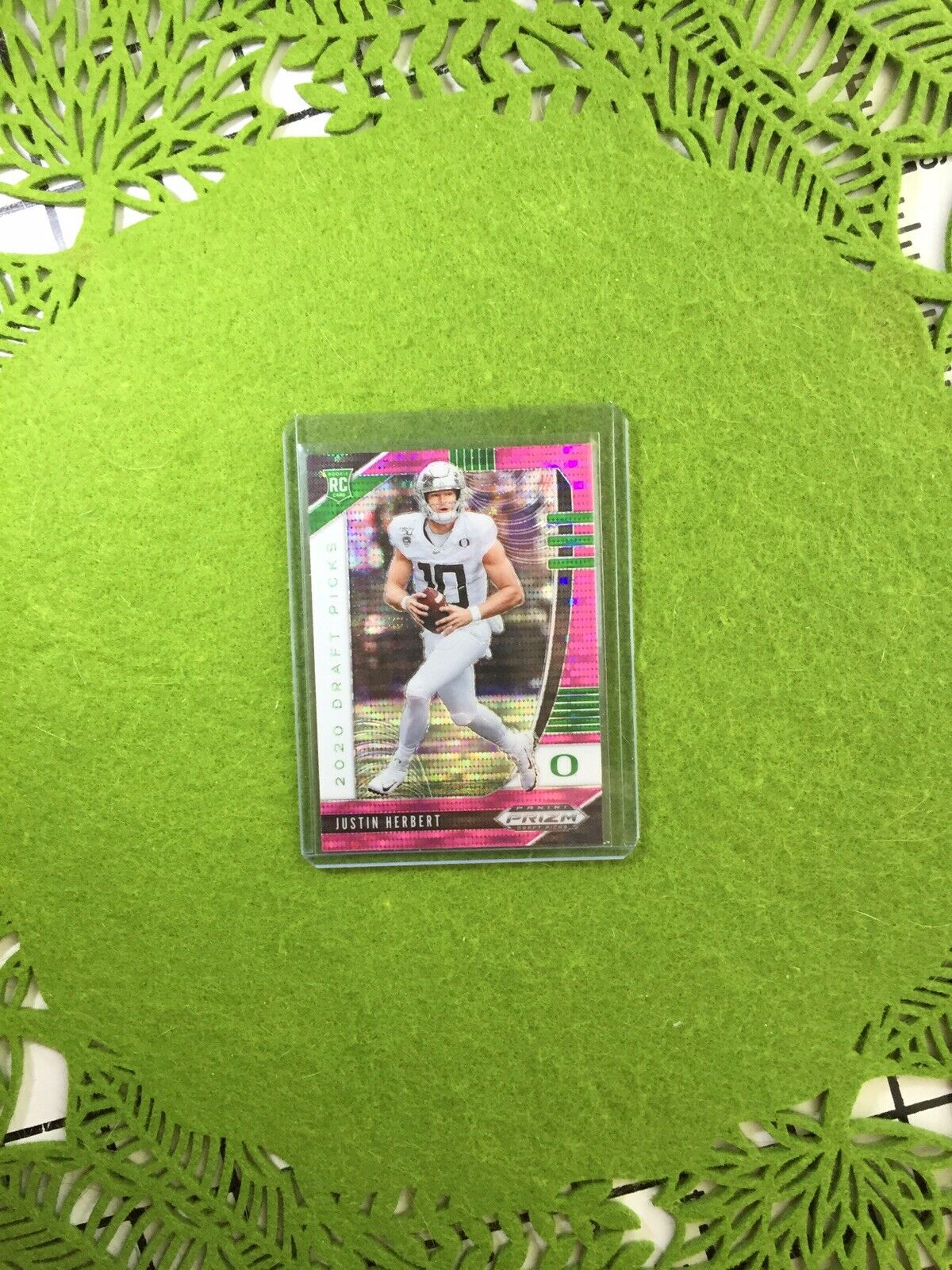 JUSTIN HERBERT PINK PULSAR PRIZM ROOKIE CARD JERSEY #10 Oregon Ducks 2020 Prizm