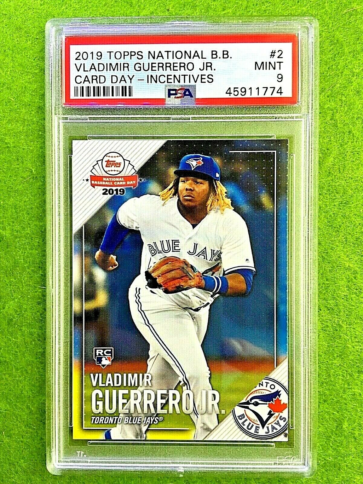 VLADIMIR GUERRERO JR ROOKIE CARD JERSEY #27 BLUE JAYS PSA 9 MINT RC - 2019 TOPPS