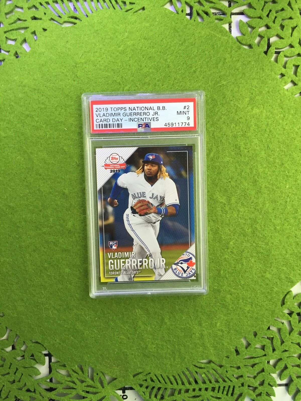 VLADIMIR GUERRERO JR ROOKIE CARD JERSEY #27 BLUE JAYS PSA 9 MINT RC - 2019 TOPPS